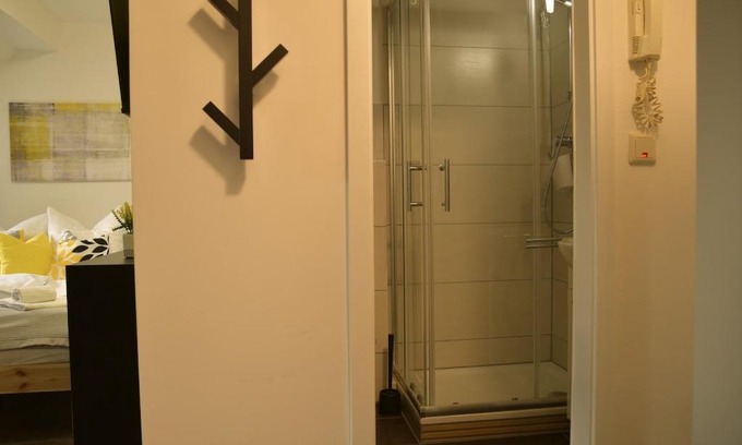 Hoehr-Grenzhausen Apartment | Stilvolle Altbauwohnung, Apartment Aus & zeit