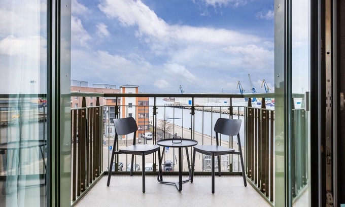 Wismar Apartment | Stilvolles, Modernes Hafenapartment mit Tollem Blick auf den Alten Hafen Wismars