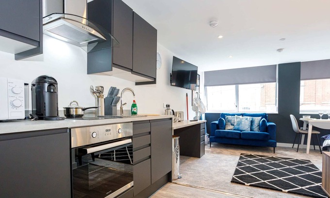 Stoke-on-Trent Apartment | Stoke-on-Trent Studio - Central Location