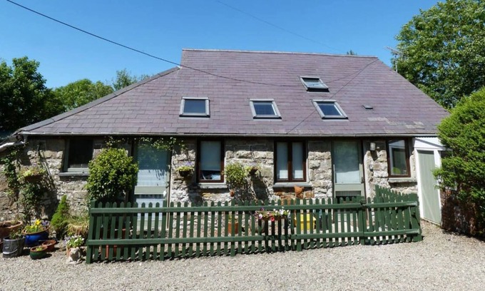 Llandysul House | Stone Barn Cottage - Ysgubor Cerrig