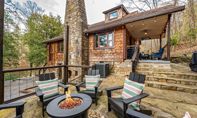 Gatlinburg Cabin | Stone Cabin - Only 1.5mi to town w/free trolley, Firepit/Spa/Cornhole/Gameroom!