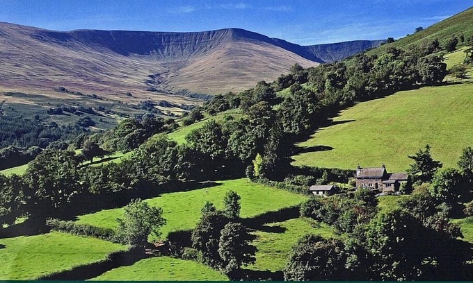 Brecon Cottage | Stone Cottage, with additional Garden Suite & Studio, in heart of Brecon Beacons