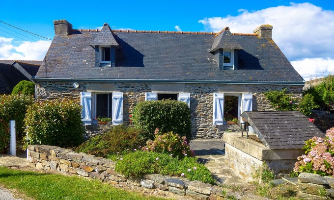 Ploeven House | Stone house, between beach and village, sleeps 4, Wifi, parking