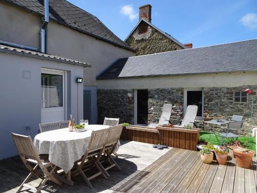 Bricqueville-sur-Mer House | Stone House in Bricqueville near Sandy Beach
