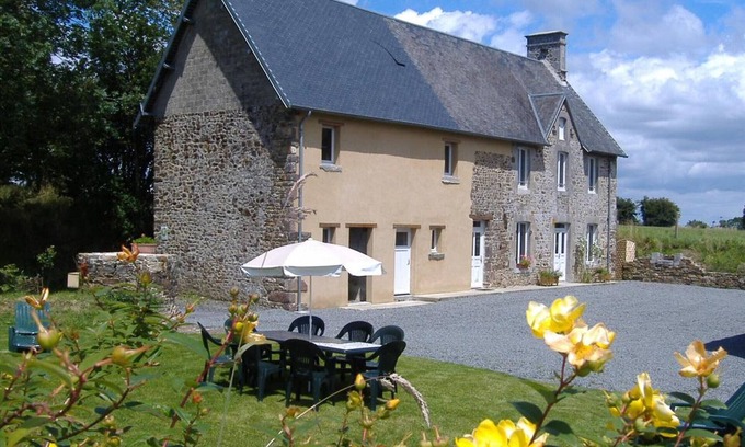 St-Denis-le-Vetu Cottage | Stone house with fireplace and pets allowed in Normandy