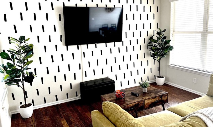 Far North Central Apartment | Stone Oak Area + Quiet + Private Garage + Free Wifi