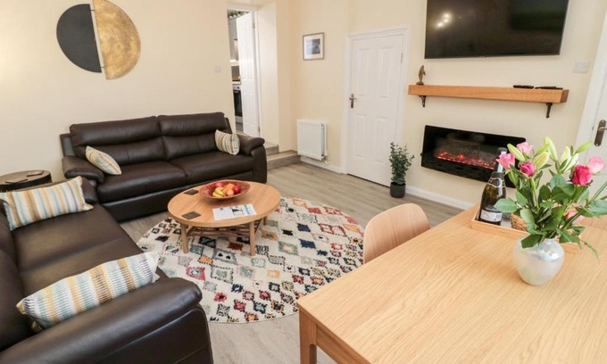 Amble House | Stone's Throw