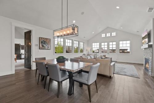 Bend House | Stone