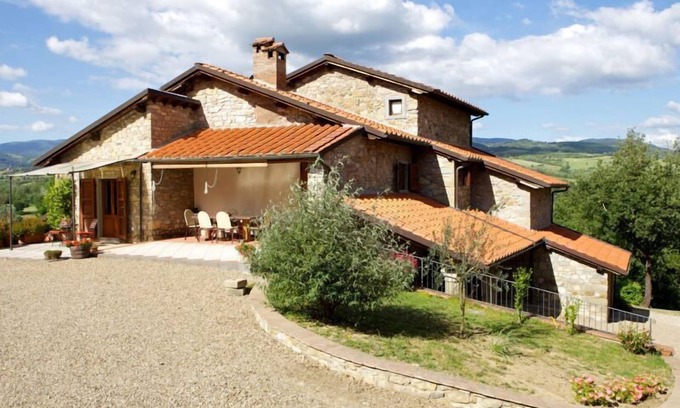 Borgo alla Collina Villa | Stone villa situated in a panoramic position between Arezzo and Firenze, in the Casentino Valley. Th