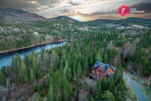Stoneham-et-Tewkesbury Ski Chalet | Stoneham's St-Évasion - 25 min from Qc, SPA for 9
