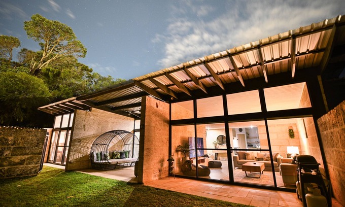 Margaret River House | Stonehaven Lodge- only 200m from town centre, fully equipped home away from home