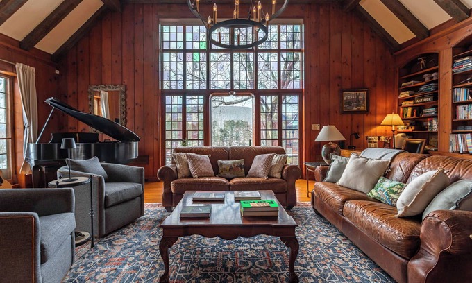 Rowland House | Stonehaven on the Delaware: River Access + Sauna