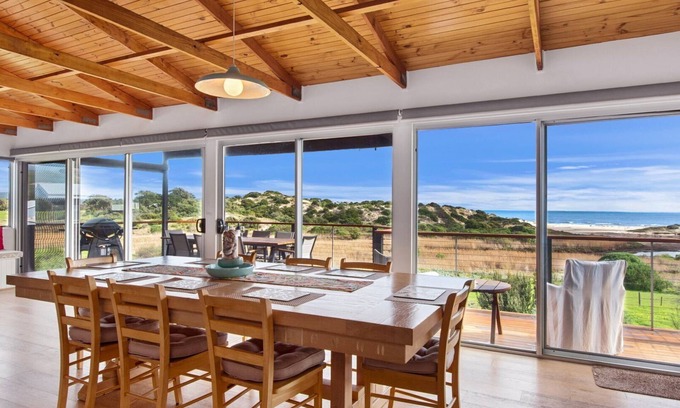 Carrickalinga House | Stones Throw - 26 River View Drive