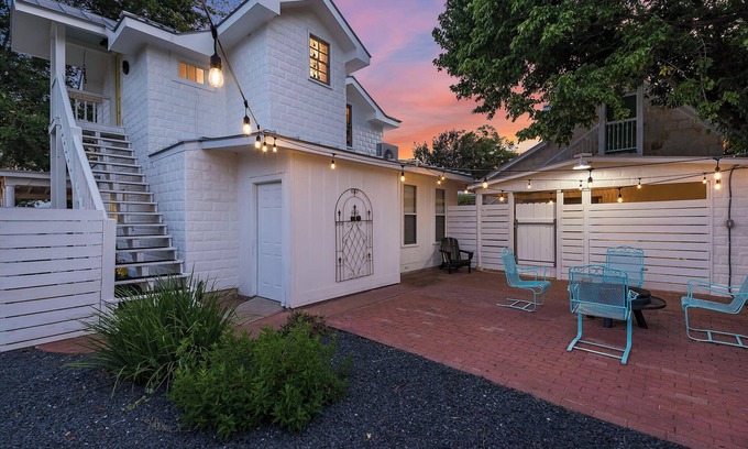 Stonewall House | Stonewall Bungalow 4 - Sleeps 3