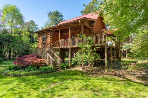 Black Mountain House | Stoney Creek Cabin Creekside Cabin Close to Town