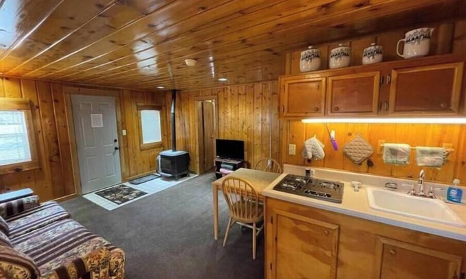 Loveland Apartment | Stoney River Lodge - Unit 10 - Wolf