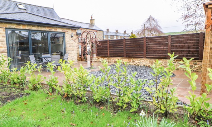 Greenhead Cottage | STONEY WALL, romantic, with hot tub in Haltwhistle