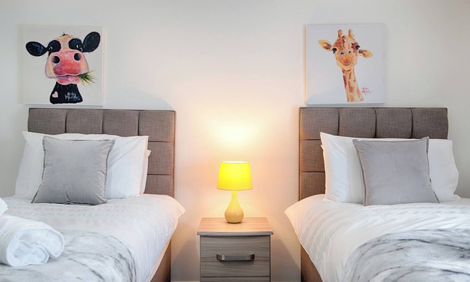 St. Thomas Apartment | Stop Looking! Walk to the City Centre