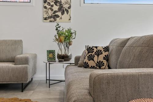 Reservoir House | Storey Time I 2BR Townhouse for Melbourne Travel