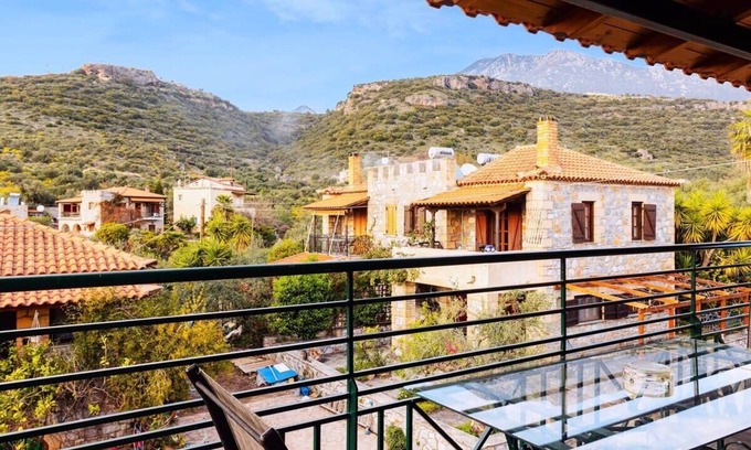 Lefktro Apartment | Stoupa Serene Gem - Spitiko Garden Sanctuary