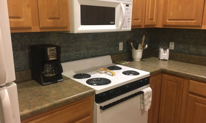 Ludington Apartment | STRAM - 201