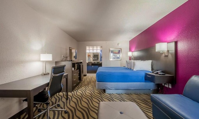 Edmond Hotel | Stratford House Inn