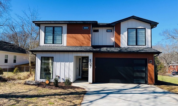 Greenville House | STRATHAM STATION: 4Bd/2.5Ba in Downtown Greenville, SC