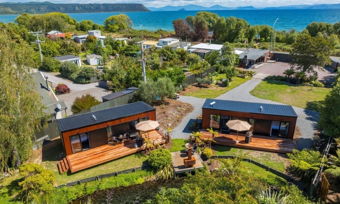 Waitahanui House | Streamside Fern Cabin