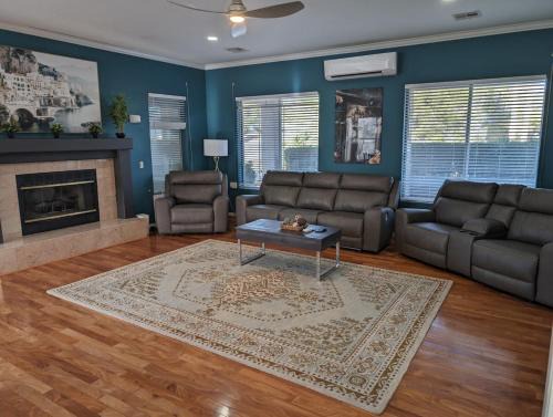 Spring Valley Apartment | StripViews! Modern Vegas Retreat