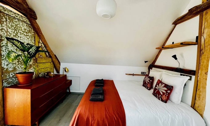 La Madelaine-sous-Montreuil Apartment | Studio South, 2 persons (upstairs)