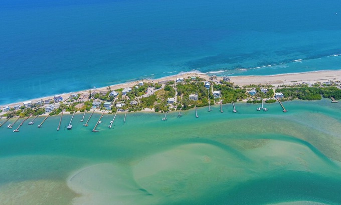 Stuart House | Stuart, Hutchinson Island! Private beach home, river/ocean access and dockage!