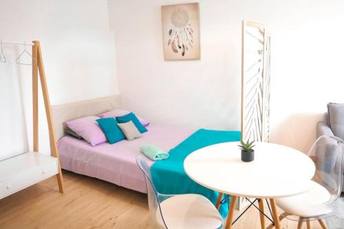 Saint-Quentin Apartment | Stud confort centre ville 4pers