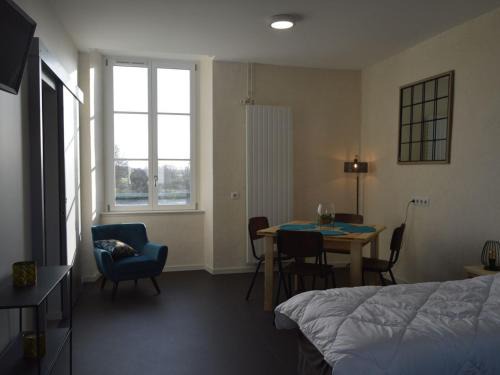 Linge House | Studio écorénové à Lingé avec terrasse et parking, accès mobilité réduite - FR-1-591-189