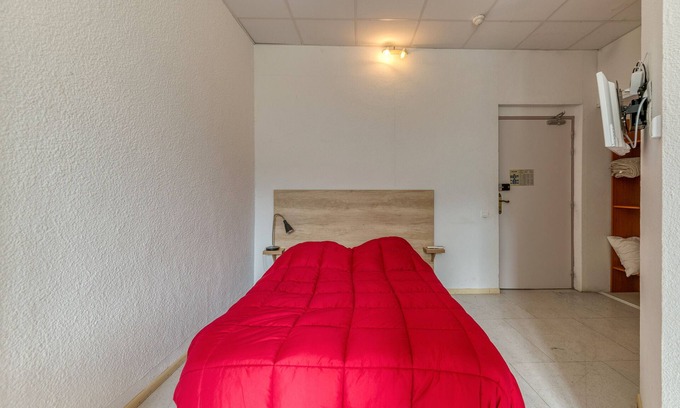 Arvillard Apartment | Studio '109' with Shared Pool, Shared Terrace and Wi-Fi