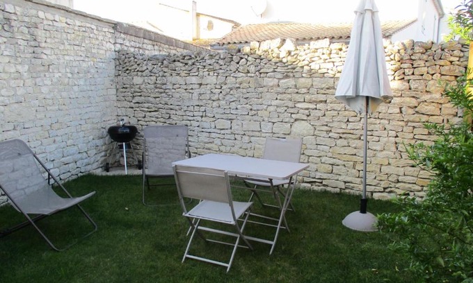 Sainte-Marie-de-Re House | STUDIO 2 PERS PROCHE PLAGE ET COMMERCES