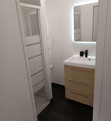 Champagne-les-Marais Apartment | Studio 3