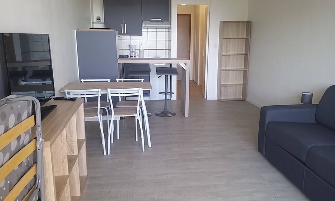 La Rochelle Apartment | Studio 3 people, Port des Minimes, balcony, parking, 50m beach, sea view