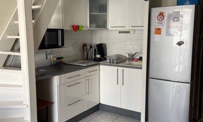 Les Cabanes de Fleury Apartment | Studio 300m from the sea, fully equipped