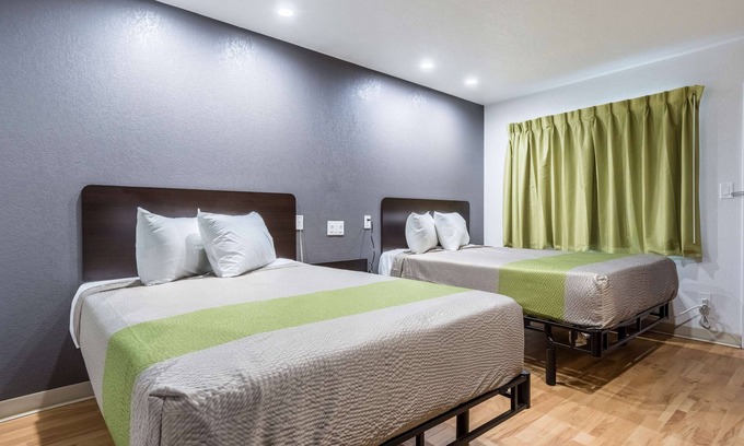 Buttonwillow Hotel | Studio 6 Buttonwillow, CA