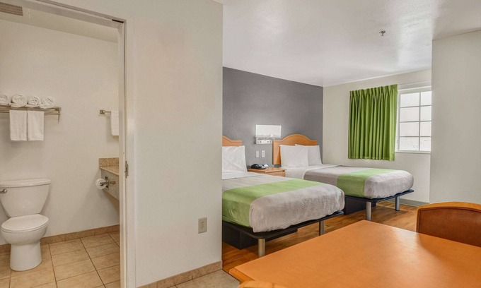Opelika Hotel | Studio 6 Opelika, AL - Auburn Al