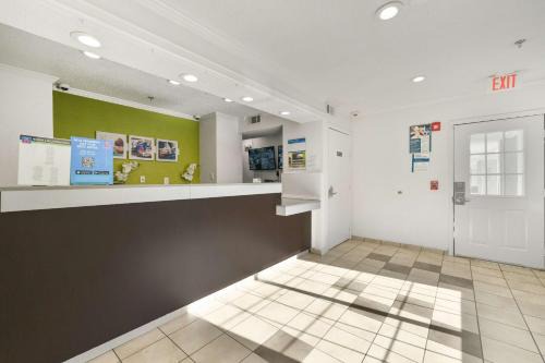 Tucker Hotel | Studio 6-Tucker, GA - Atlanta Northlake