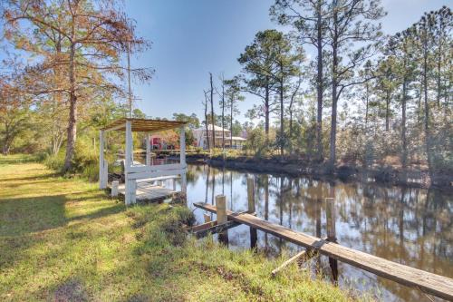 Shoreline Park Apartment | Studio about 5 Mi to Waveland Beach and Pier!