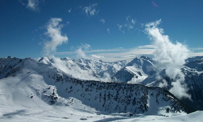 Saint-Lary-Soulan Apartment | Studio Apartment "Pieds Des Pistes" with Wi-Fi