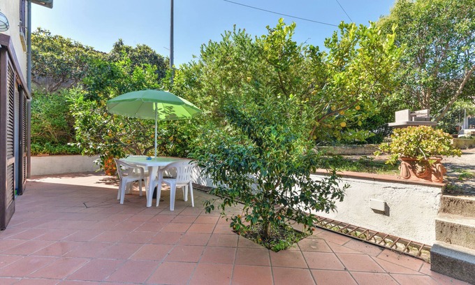 Marciana Marina Apartment | Studio Apartment 'Monolocale Nel Verde' with Private Terrace, Shared Garden and Wi-Fi