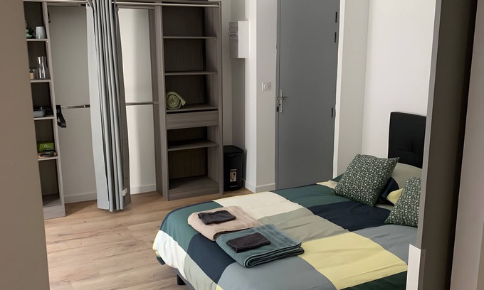 Hanvec Apartment | Studio Apartment '4' with Private Terrace, Shared Garden and Wi-Fi