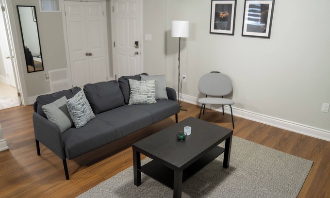 Brampton Apartment | Studio Apartment A | Full Kitchen | Cozy & Modern