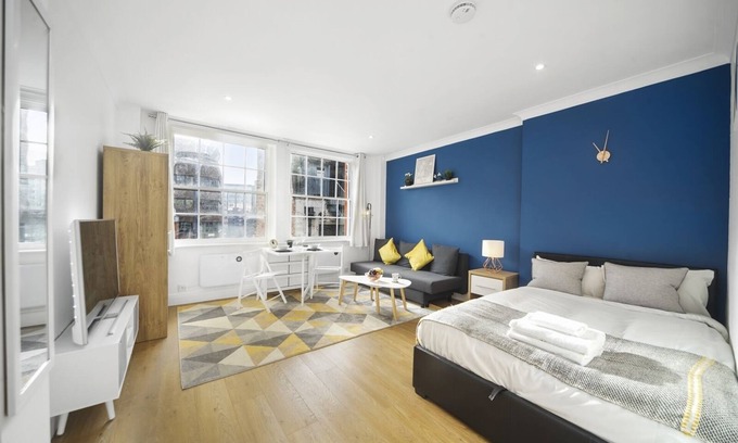 Lime Street Apartment | Studio Apartment Blue