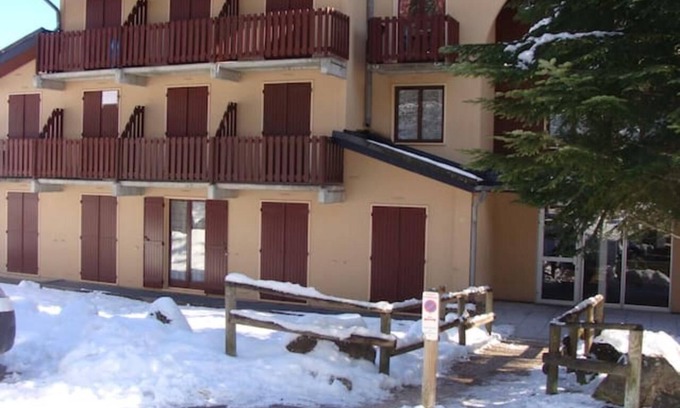 Ax-les-Thermes Apartment | Studio Apartment "Cabine Ax Les 3 Domaines"