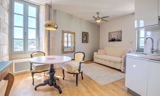 Perigueux Apartment | Studio Apartment 'Le Zèbre' with Wi-Fi