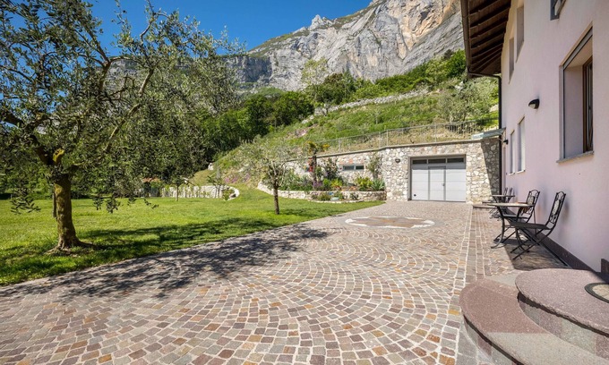 Dro Apartment | Studio Apartment 'Monte Brento Gaggiolo' with Mountain View & Private Garden